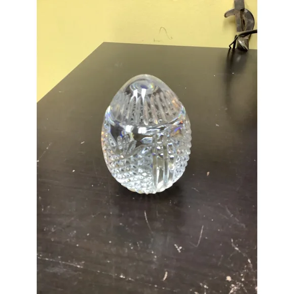 Gorgeous Waterford Crystal Star Pattern 2001 Annual Egg Paperweight
